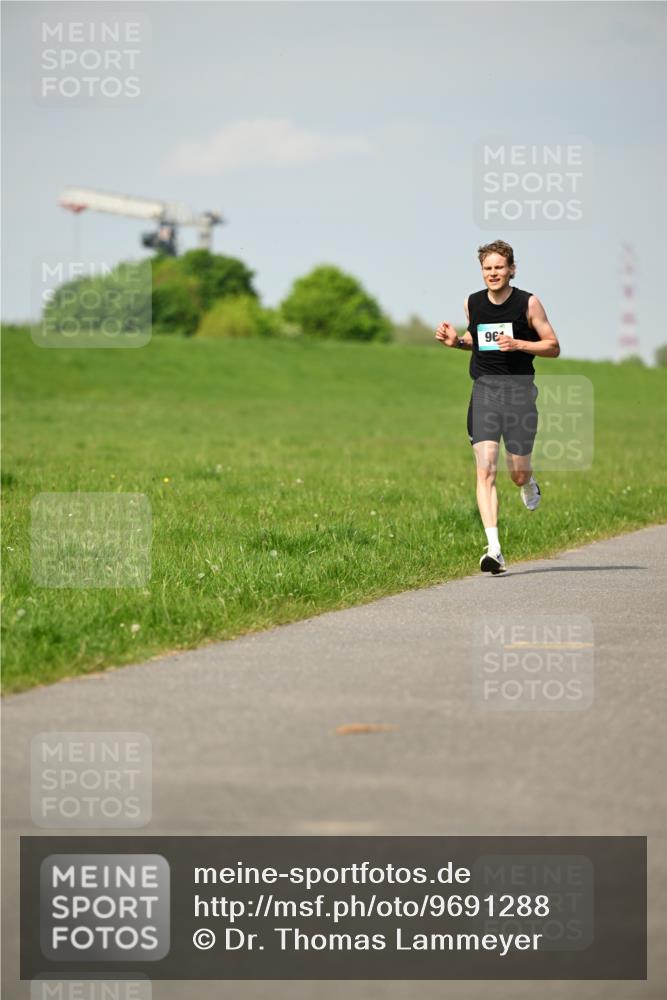 10.05.2026 - 8. Wedeler Halbmarathon Dr. Thomas Lammeyer http://msf.ph/oto/9691288 10.05.2026 11:12:37 Laufen  meine-sportfotos.de