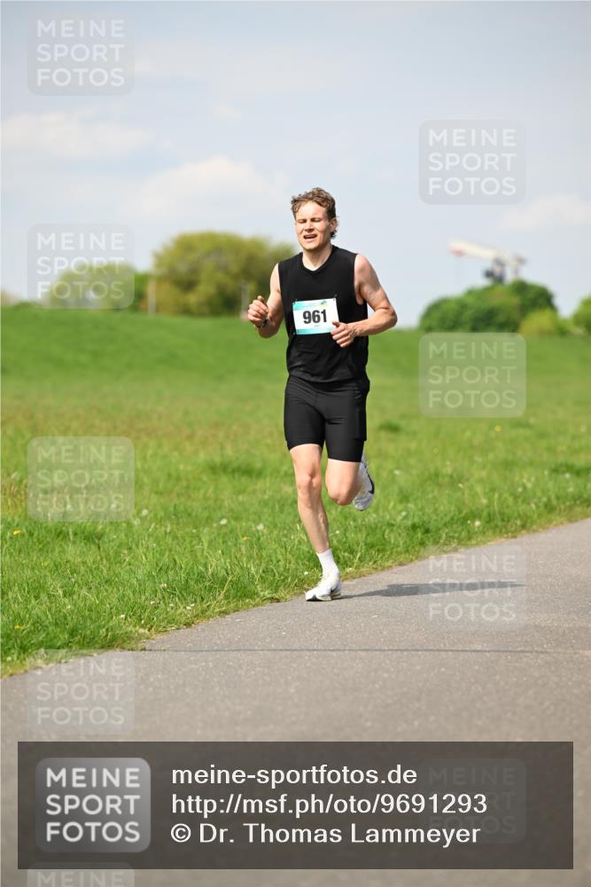 10.05.2026 - 8. Wedeler Halbmarathon Dr. Thomas Lammeyer http://msf.ph/oto/9691293 10.05.2026 11:12:41 Laufen 961 meine-sportfotos.de