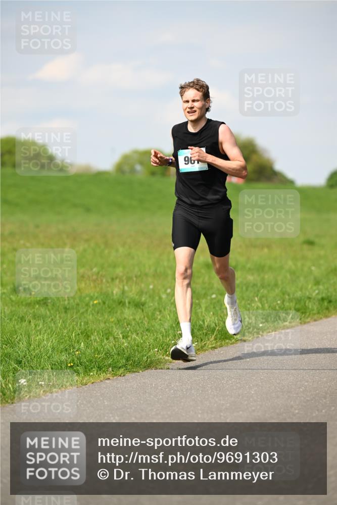 10.05.2026 - 8. Wedeler Halbmarathon Dr. Thomas Lammeyer http://msf.ph/oto/9691303 10.05.2026 11:12:41 Laufen  meine-sportfotos.de