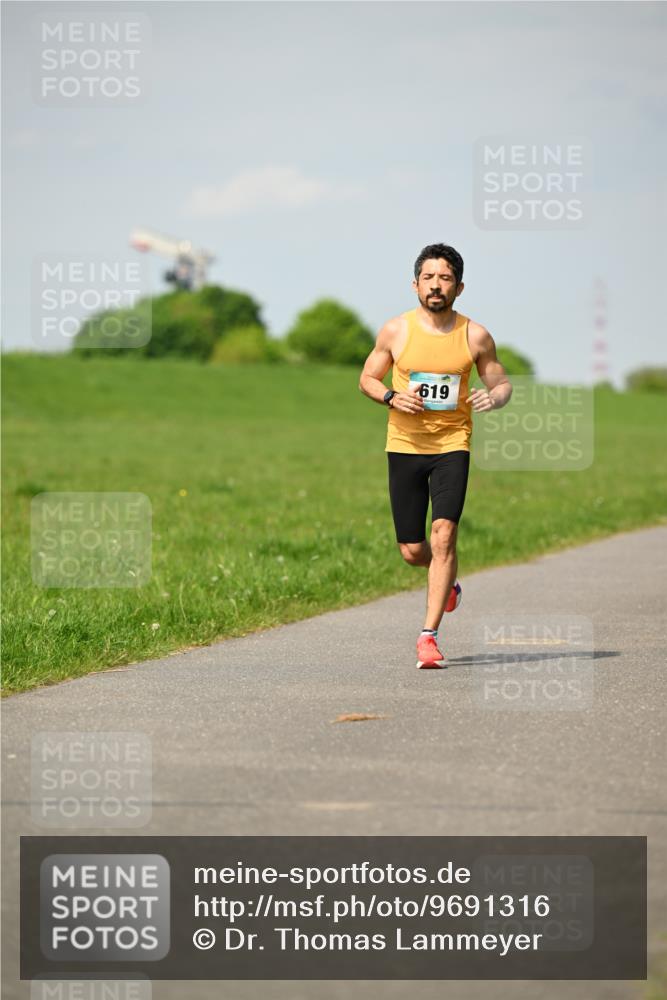 10.05.2026 - 8. Wedeler Halbmarathon Dr. Thomas Lammeyer http://msf.ph/oto/9691316 10.05.2026 11:12:45 Laufen 619 meine-sportfotos.de