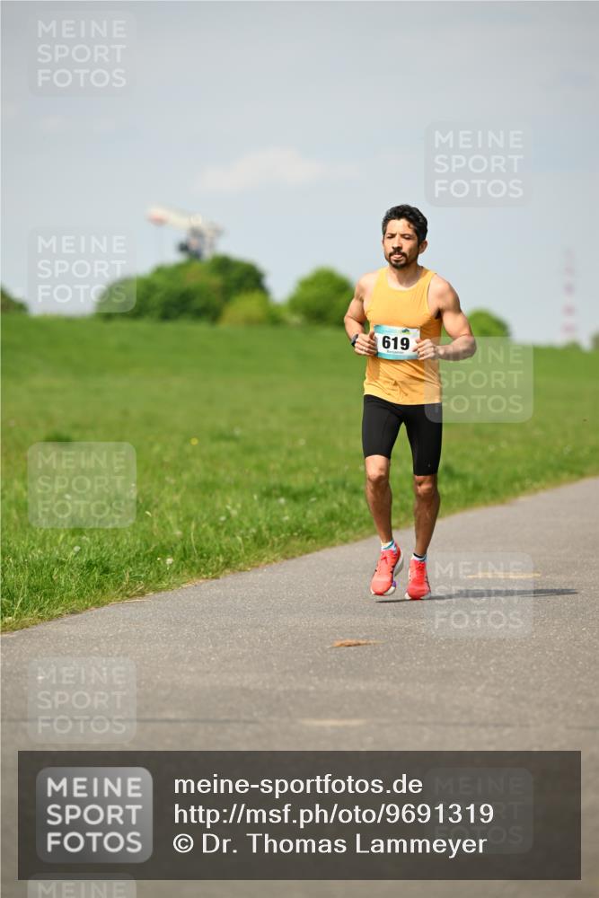 10.05.2026 - 8. Wedeler Halbmarathon Dr. Thomas Lammeyer http://msf.ph/oto/9691319 10.05.2026 11:12:45 Laufen 619 meine-sportfotos.de