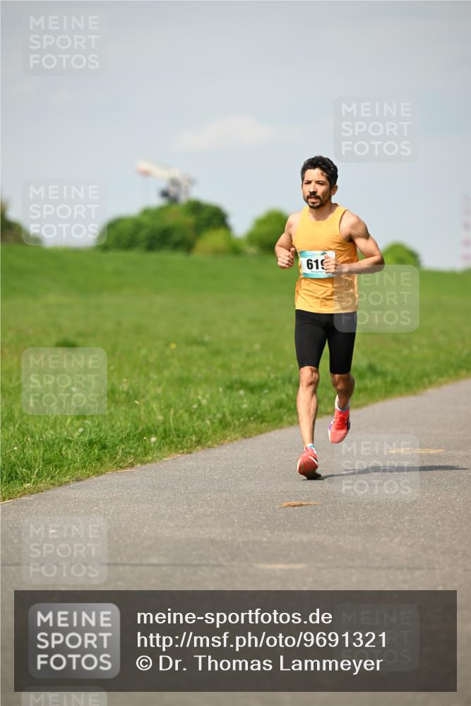 10.05.2026 - 8. Wedeler Halbmarathon Dr. Thomas Lammeyer http://msf.ph/oto/9691321 10.05.2026 11:12:45 Laufen 619 meine-sportfotos.de