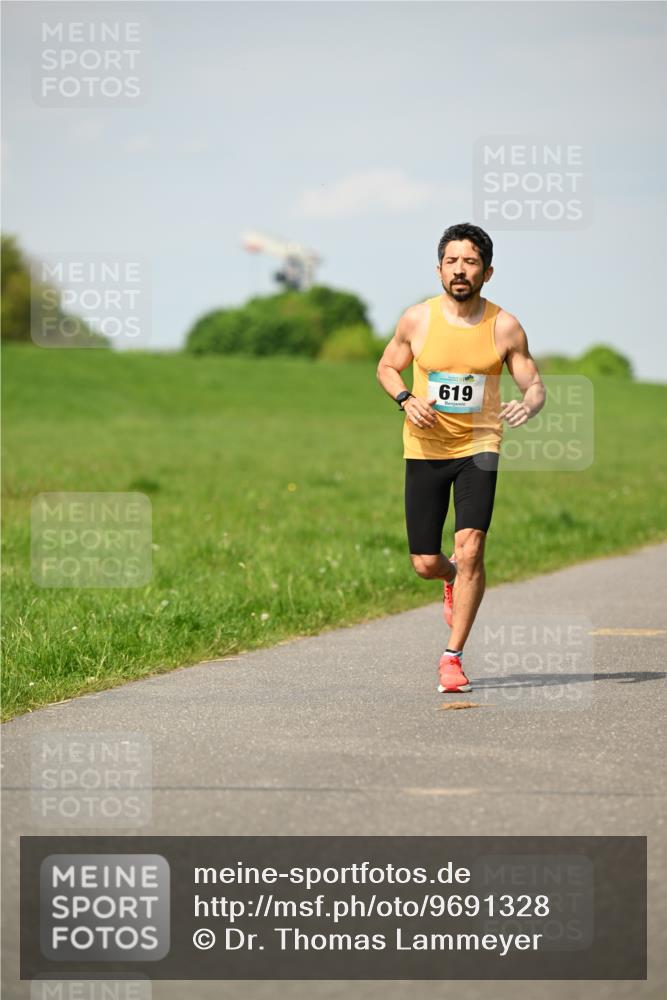 10.05.2026 - 8. Wedeler Halbmarathon Dr. Thomas Lammeyer http://msf.ph/oto/9691328 10.05.2026 11:12:45 Laufen 619 meine-sportfotos.de
