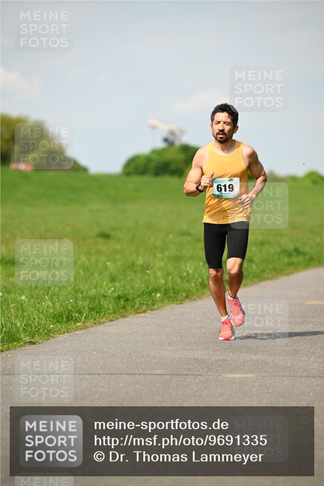 10.05.2026 - 8. Wedeler Halbmarathon Dr. Thomas Lammeyer http://msf.ph/oto/9691335 10.05.2026 11:12:46 Laufen 619 meine-sportfotos.de