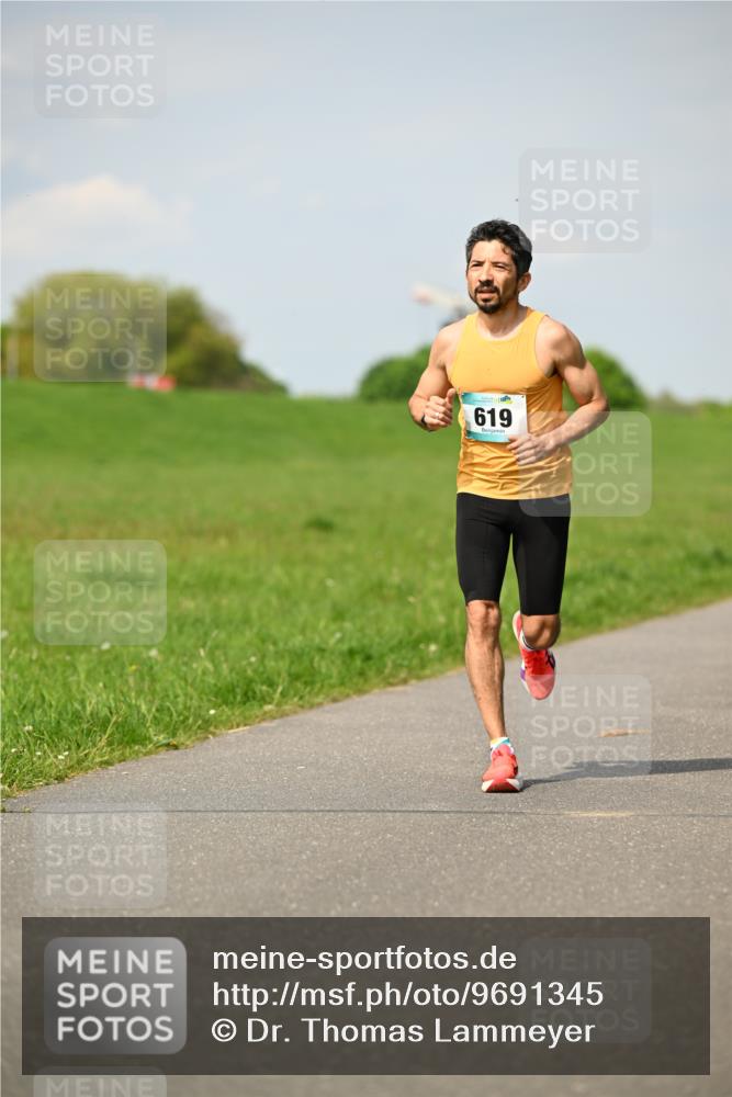 10.05.2026 - 8. Wedeler Halbmarathon Dr. Thomas Lammeyer http://msf.ph/oto/9691345 10.05.2026 11:12:46 Laufen 619 meine-sportfotos.de