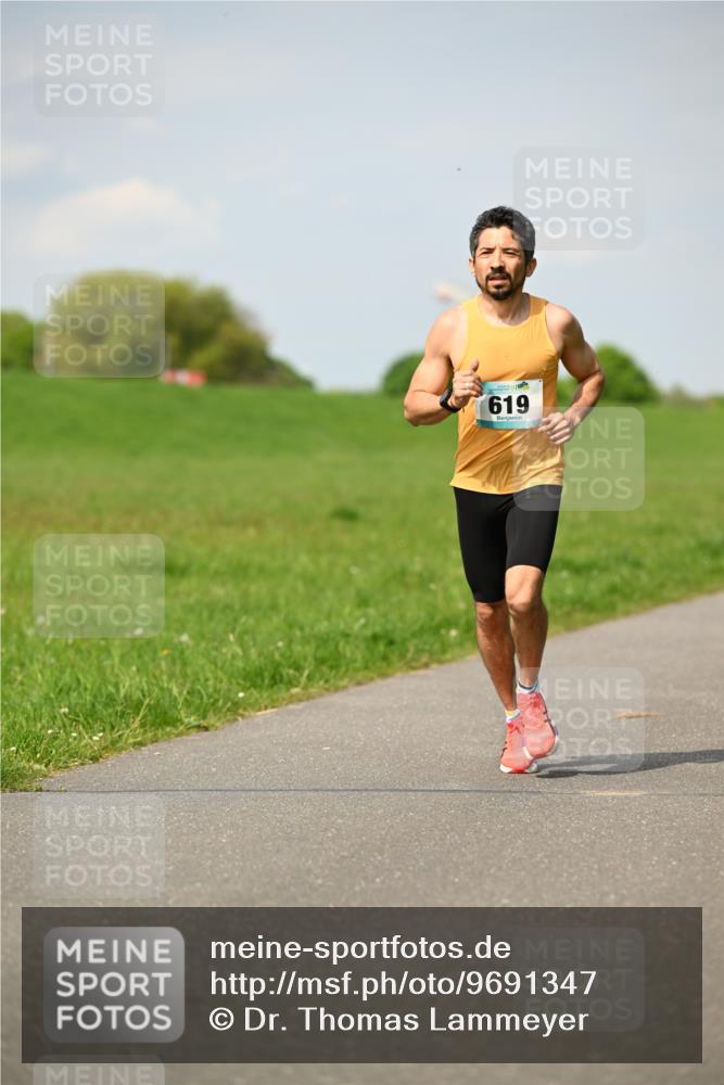 10.05.2026 - 8. Wedeler Halbmarathon Dr. Thomas Lammeyer http://msf.ph/oto/9691347 10.05.2026 11:12:46 Laufen 619 meine-sportfotos.de