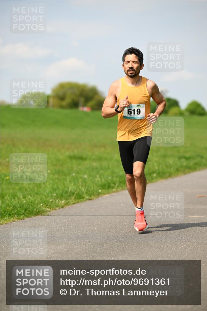 10.05.2026 - 8. Wedeler Halbmarathon Dr. Thomas Lammeyer http://msf.ph/oto/9691361 10.05.2026 11:12:47 Laufen 619 meine-sportfotos.de
