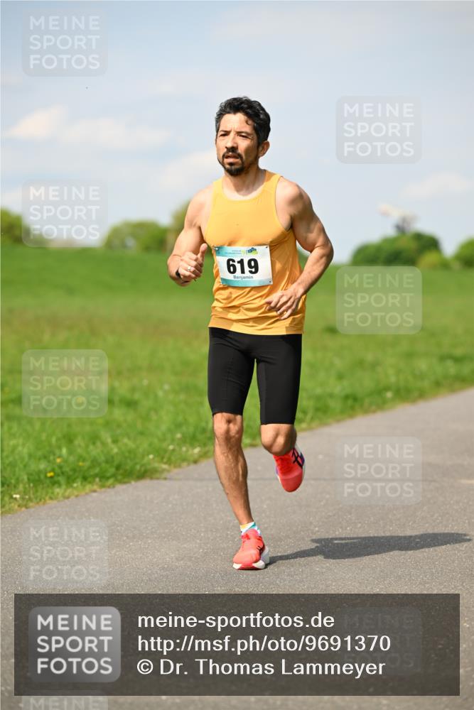 10.05.2026 - 8. Wedeler Halbmarathon Dr. Thomas Lammeyer http://msf.ph/oto/9691370 10.05.2026 11:12:48 Laufen 619 meine-sportfotos.de