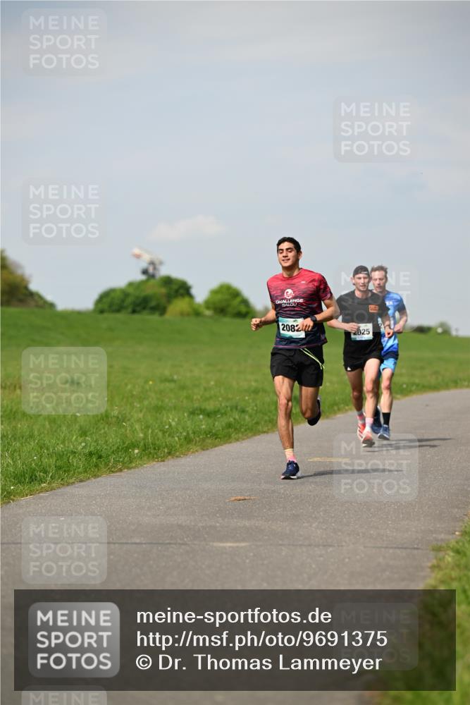 10.05.2026 - 8. Wedeler Halbmarathon Dr. Thomas Lammeyer http://msf.ph/oto/9691375 10.05.2026 11:13:08 Laufen 2082, 025 meine-sportfotos.de