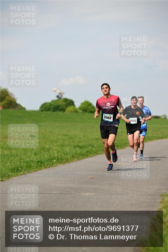 10.05.2026 - 8. Wedeler Halbmarathon Dr. Thomas Lammeyer http://msf.ph/oto/9691377 10.05.2026 11:13:08 Laufen 2082, 2025 meine-sportfotos.de