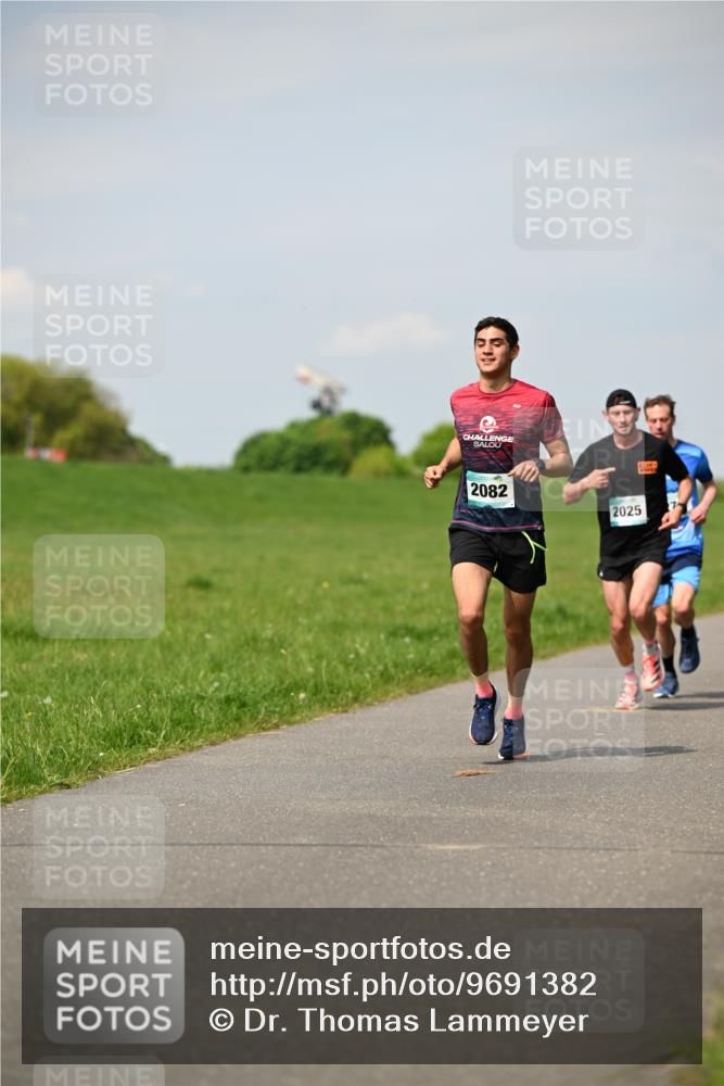10.05.2026 - 8. Wedeler Halbmarathon Dr. Thomas Lammeyer http://msf.ph/oto/9691382 10.05.2026 11:13:08 Laufen 2082, 2025 meine-sportfotos.de
