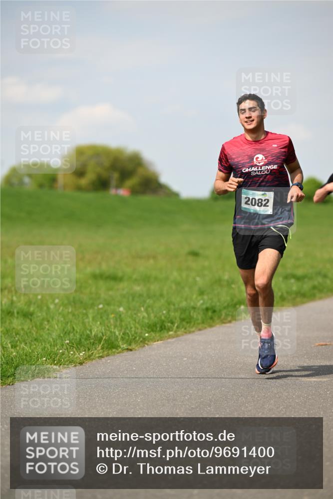 10.05.2026 - 8. Wedeler Halbmarathon Dr. Thomas Lammeyer http://msf.ph/oto/9691400 10.05.2026 11:13:09 Laufen 2082 meine-sportfotos.de