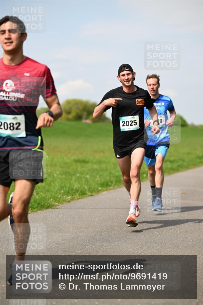 10.05.2026 - 8. Wedeler Halbmarathon Dr. Thomas Lammeyer http://msf.ph/oto/9691419 10.05.2026 11:13:11 Laufen 2082, 159, 2025, 119 meine-sportfotos.de