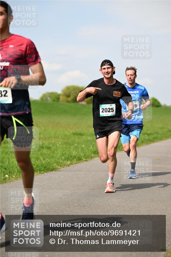 10.05.2026 - 8. Wedeler Halbmarathon Dr. Thomas Lammeyer http://msf.ph/oto/9691421 10.05.2026 11:13:11 Laufen 2025, 119 meine-sportfotos.de