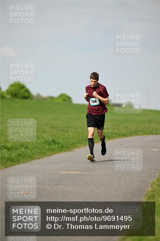 10.05.2026 - 8. Wedeler Halbmarathon Dr. Thomas Lammeyer http://msf.ph/oto/9691495 10.05.2026 11:13:21 Laufen 788 meine-sportfotos.de