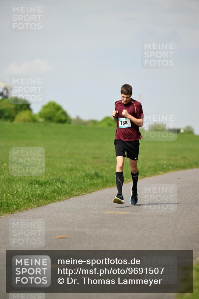 10.05.2026 - 8. Wedeler Halbmarathon Dr. Thomas Lammeyer http://msf.ph/oto/9691507 10.05.2026 11:13:22 Laufen 788 meine-sportfotos.de