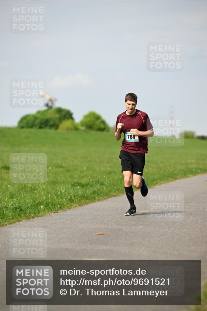 10.05.2026 - 8. Wedeler Halbmarathon Dr. Thomas Lammeyer http://msf.ph/oto/9691521 10.05.2026 11:13:23 Laufen 788 meine-sportfotos.de