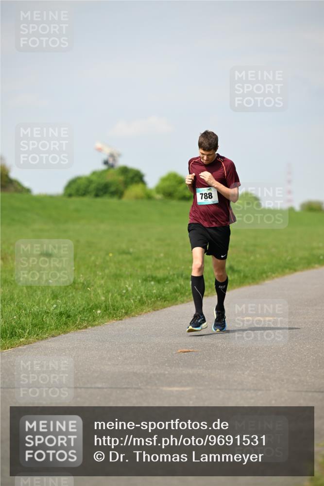 10.05.2026 - 8. Wedeler Halbmarathon Dr. Thomas Lammeyer http://msf.ph/oto/9691531 10.05.2026 11:13:23 Laufen 788 meine-sportfotos.de