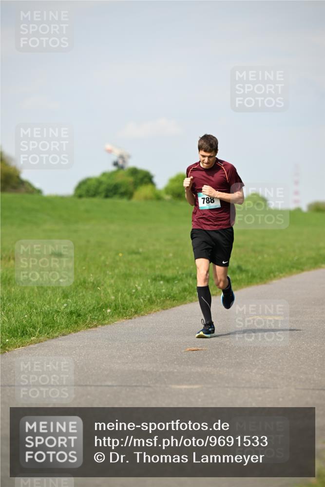 10.05.2026 - 8. Wedeler Halbmarathon Dr. Thomas Lammeyer http://msf.ph/oto/9691533 10.05.2026 11:13:23 Laufen 788 meine-sportfotos.de