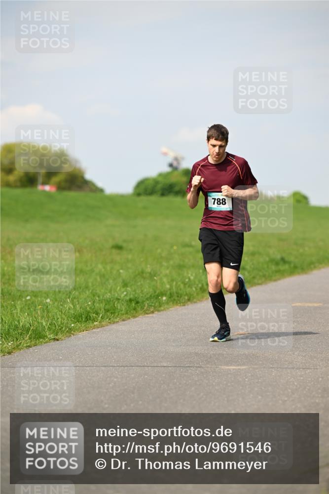 10.05.2026 - 8. Wedeler Halbmarathon Dr. Thomas Lammeyer http://msf.ph/oto/9691546 10.05.2026 11:13:24 Laufen 788 meine-sportfotos.de