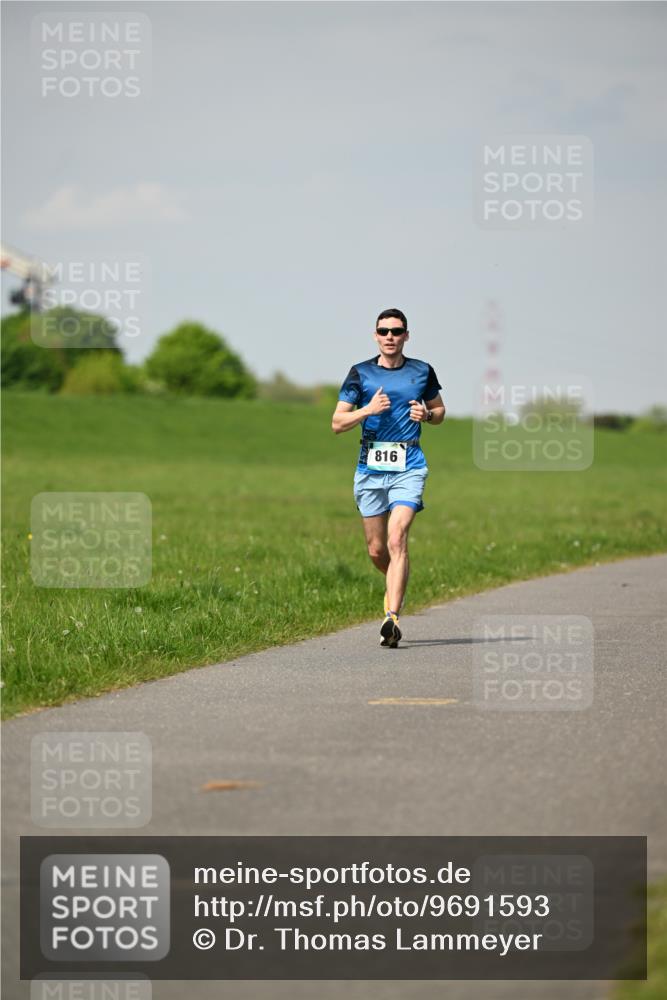 10.05.2026 - 8. Wedeler Halbmarathon Dr. Thomas Lammeyer http://msf.ph/oto/9691593 10.05.2026 11:13:49 Laufen 816 meine-sportfotos.de