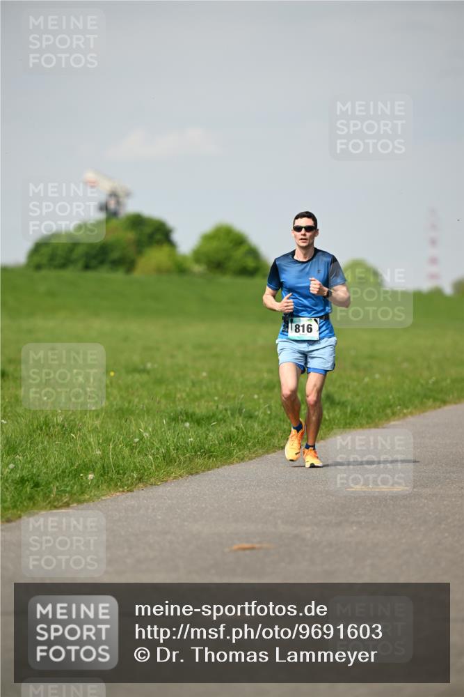 10.05.2026 - 8. Wedeler Halbmarathon Dr. Thomas Lammeyer http://msf.ph/oto/9691603 10.05.2026 11:13:50 Laufen 816 meine-sportfotos.de