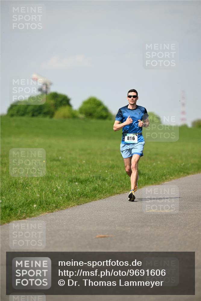 10.05.2026 - 8. Wedeler Halbmarathon Dr. Thomas Lammeyer http://msf.ph/oto/9691606 10.05.2026 11:13:49 Laufen 816 meine-sportfotos.de