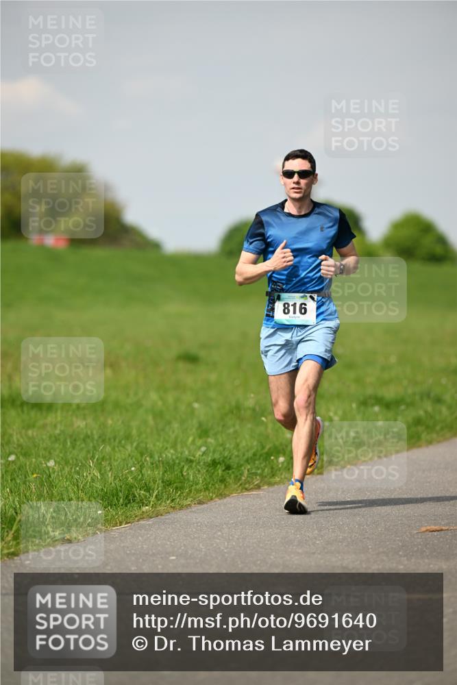 10.05.2026 - 8. Wedeler Halbmarathon Dr. Thomas Lammeyer http://msf.ph/oto/9691640 10.05.2026 11:13:51 Laufen 816 meine-sportfotos.de