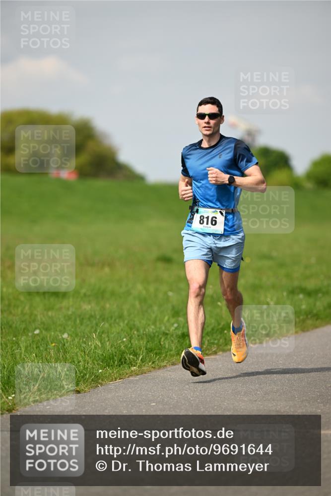 10.05.2026 - 8. Wedeler Halbmarathon Dr. Thomas Lammeyer http://msf.ph/oto/9691644 10.05.2026 11:13:52 Laufen 816 meine-sportfotos.de