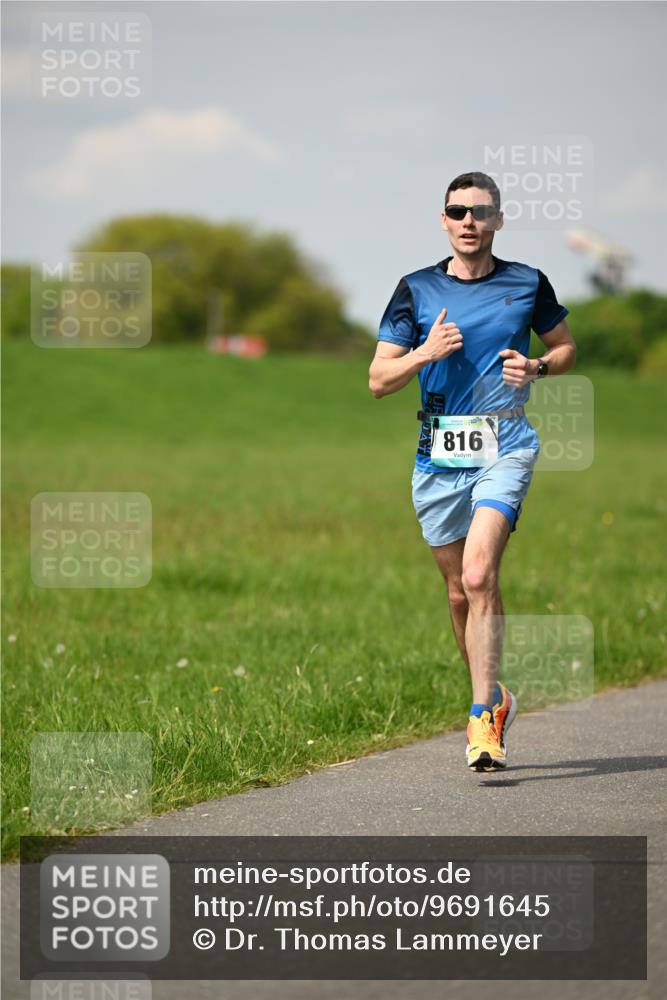 10.05.2026 - 8. Wedeler Halbmarathon Dr. Thomas Lammeyer http://msf.ph/oto/9691645 10.05.2026 11:13:52 Laufen 816 meine-sportfotos.de