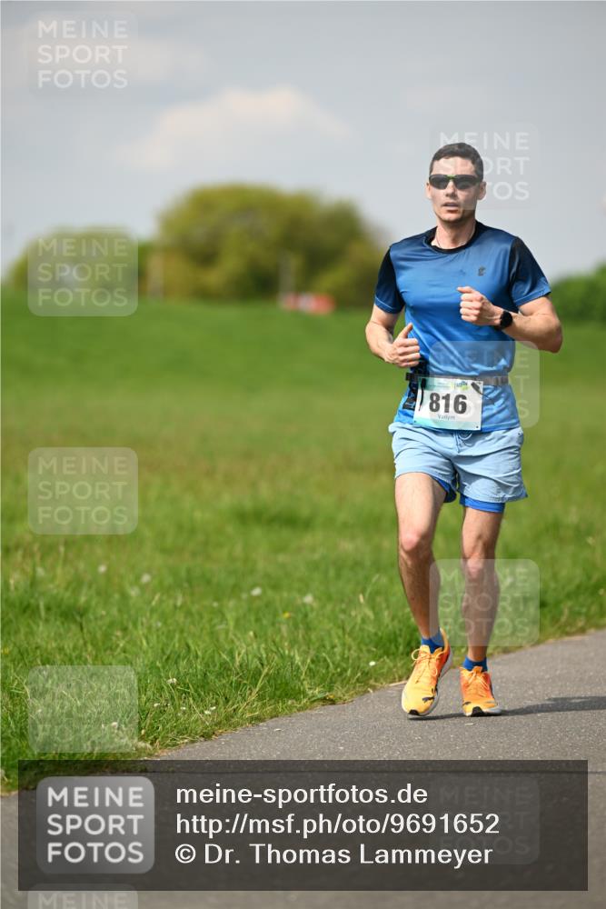 10.05.2026 - 8. Wedeler Halbmarathon Dr. Thomas Lammeyer http://msf.ph/oto/9691652 10.05.2026 11:13:52 Laufen 816 meine-sportfotos.de