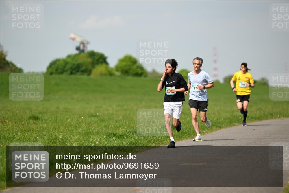 10.05.2026 - 8. Wedeler Halbmarathon Dr. Thomas Lammeyer http://msf.ph/oto/9691659 10.05.2026 11:14:04 Laufen  meine-sportfotos.de