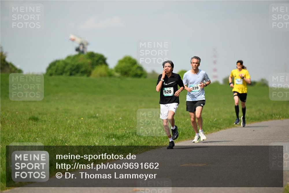 10.05.2026 - 8. Wedeler Halbmarathon Dr. Thomas Lammeyer http://msf.ph/oto/9691662 10.05.2026 11:14:04 Laufen 520, 339 meine-sportfotos.de