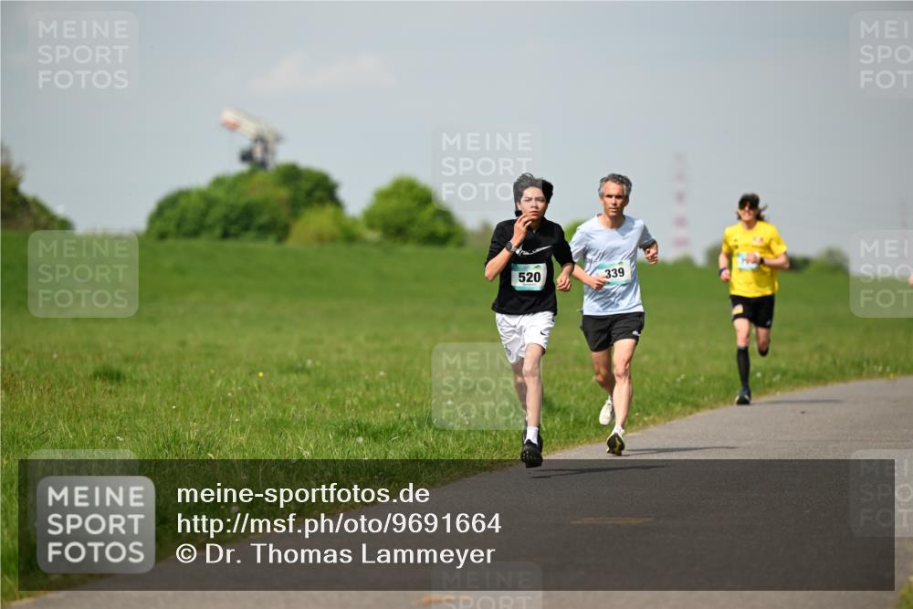 10.05.2026 - 8. Wedeler Halbmarathon Dr. Thomas Lammeyer http://msf.ph/oto/9691664 10.05.2026 11:14:04 Laufen 520, 339 meine-sportfotos.de