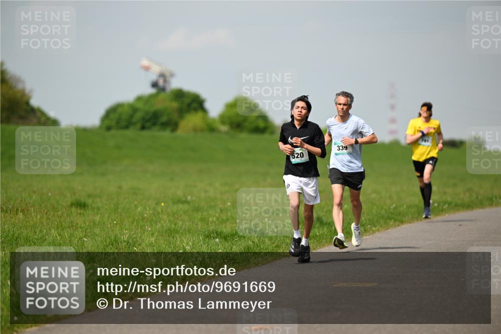 10.05.2026 - 8. Wedeler Halbmarathon Dr. Thomas Lammeyer http://msf.ph/oto/9691669 10.05.2026 11:14:05 Laufen 520, 339 meine-sportfotos.de