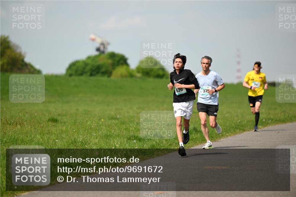 10.05.2026 - 8. Wedeler Halbmarathon Dr. Thomas Lammeyer http://msf.ph/oto/9691672 10.05.2026 11:14:05 Laufen 520, 791 meine-sportfotos.de