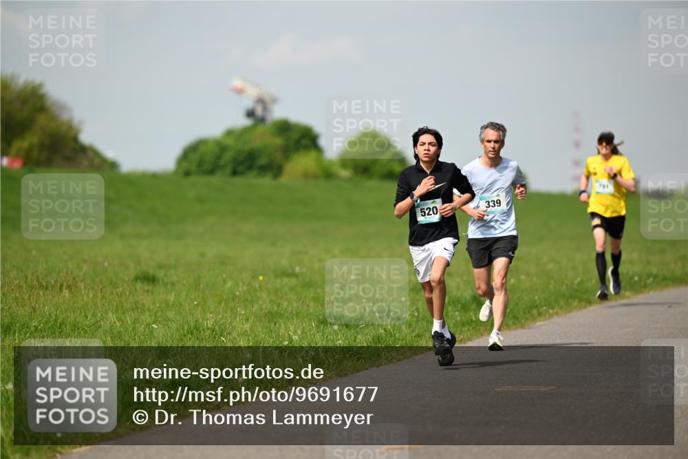 10.05.2026 - 8. Wedeler Halbmarathon Dr. Thomas Lammeyer http://msf.ph/oto/9691677 10.05.2026 11:14:05 Laufen 520, 339 meine-sportfotos.de