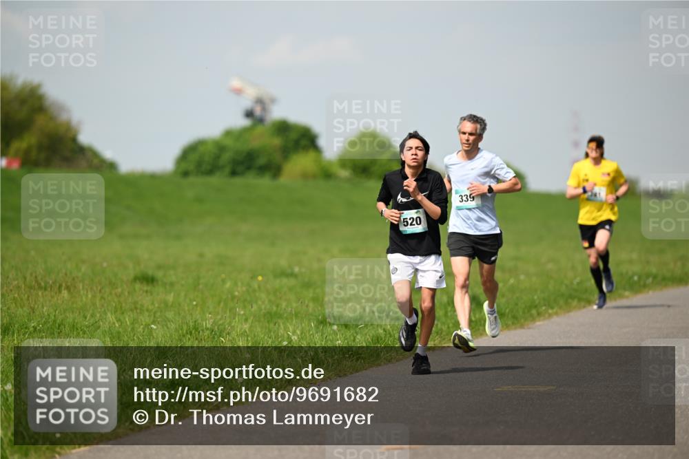 10.05.2026 - 8. Wedeler Halbmarathon Dr. Thomas Lammeyer http://msf.ph/oto/9691682 10.05.2026 11:14:05 Laufen 520, 339 meine-sportfotos.de