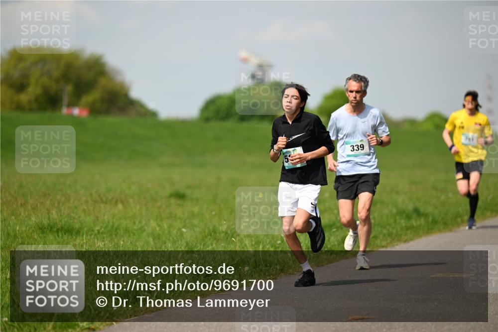 10.05.2026 - 8. Wedeler Halbmarathon Dr. Thomas Lammeyer http://msf.ph/oto/9691700 10.05.2026 11:14:06 Laufen 339 meine-sportfotos.de