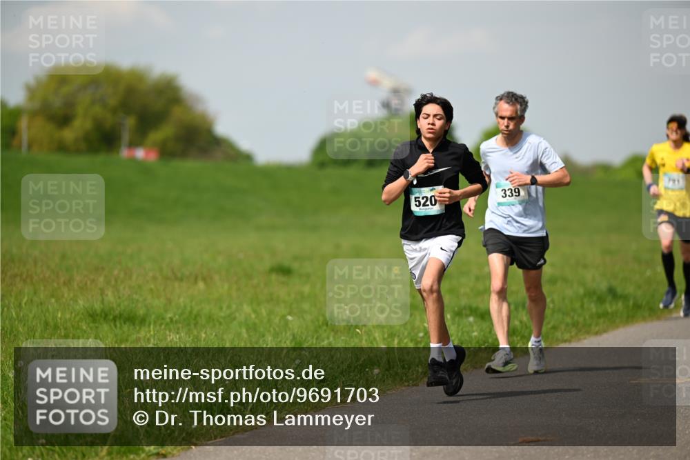 10.05.2026 - 8. Wedeler Halbmarathon Dr. Thomas Lammeyer http://msf.ph/oto/9691703 10.05.2026 11:14:07 Laufen 520, 339 meine-sportfotos.de