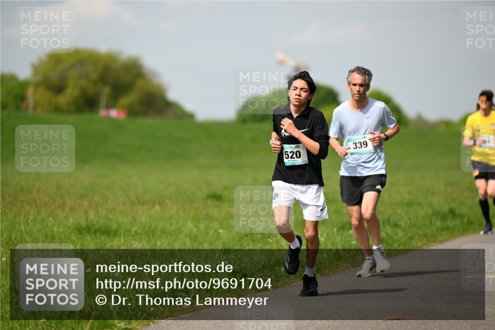 10.05.2026 - 8. Wedeler Halbmarathon Dr. Thomas Lammeyer http://msf.ph/oto/9691704 10.05.2026 11:14:07 Laufen 520, 339 meine-sportfotos.de