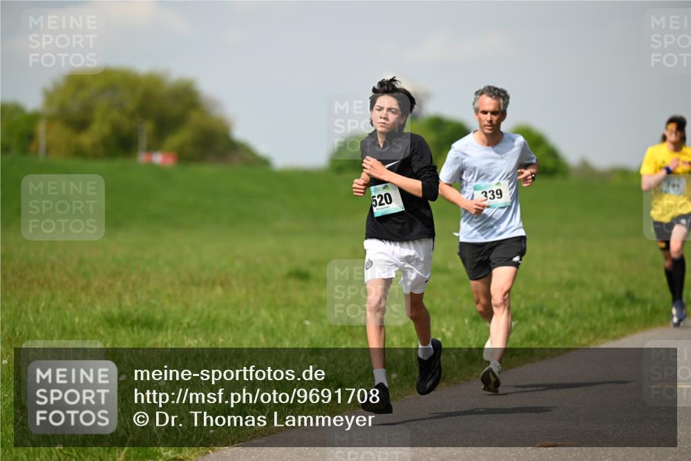 10.05.2026 - 8. Wedeler Halbmarathon Dr. Thomas Lammeyer http://msf.ph/oto/9691708 10.05.2026 11:14:07 Laufen 520, 339 meine-sportfotos.de
