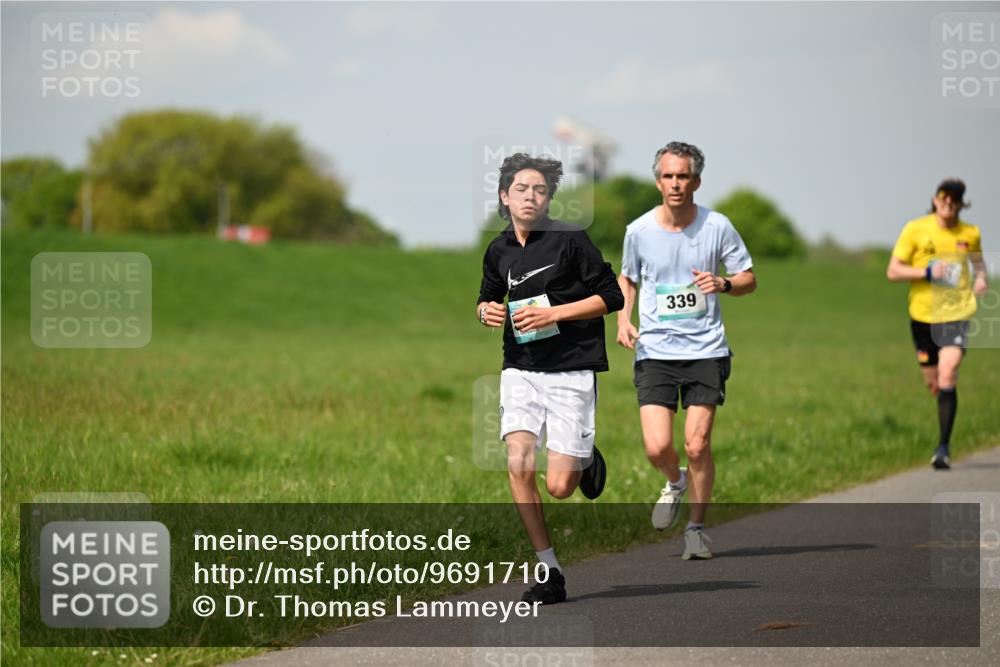 10.05.2026 - 8. Wedeler Halbmarathon Dr. Thomas Lammeyer http://msf.ph/oto/9691710 10.05.2026 11:14:07 Laufen 339 meine-sportfotos.de