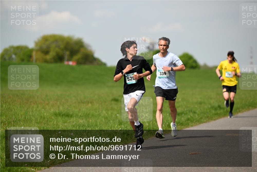 10.05.2026 - 8. Wedeler Halbmarathon Dr. Thomas Lammeyer http://msf.ph/oto/9691712 10.05.2026 11:14:07 Laufen 520, 339 meine-sportfotos.de