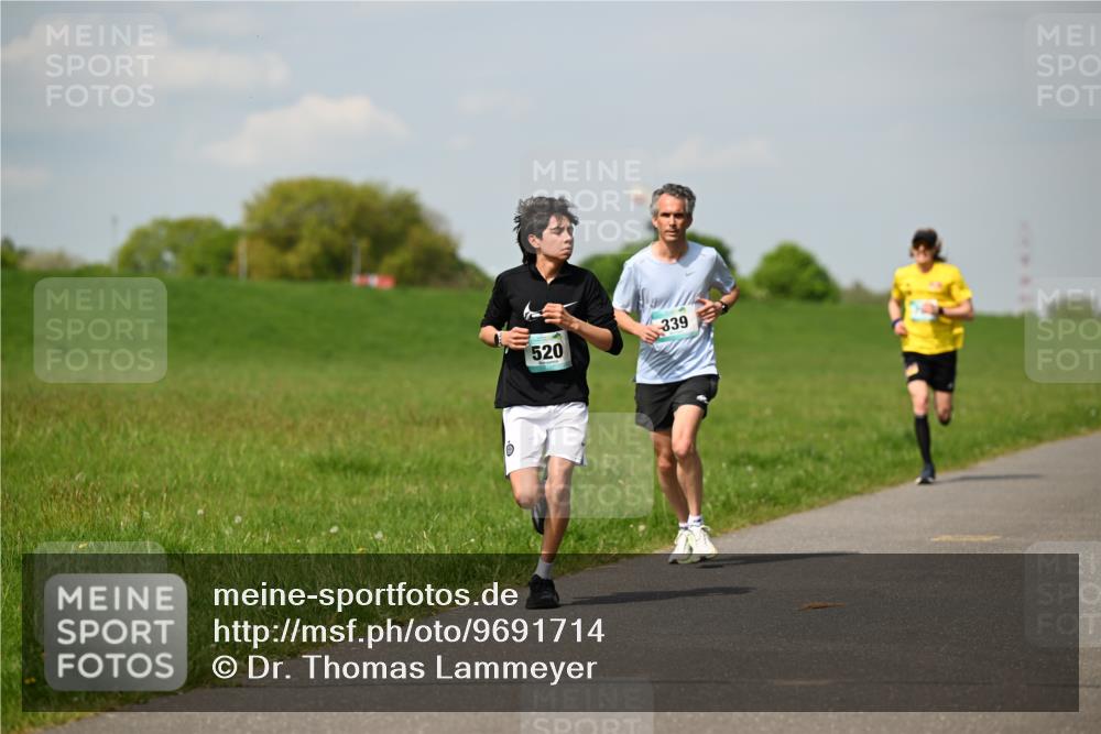 10.05.2026 - 8. Wedeler Halbmarathon Dr. Thomas Lammeyer http://msf.ph/oto/9691714 10.05.2026 11:14:07 Laufen 520, 339 meine-sportfotos.de