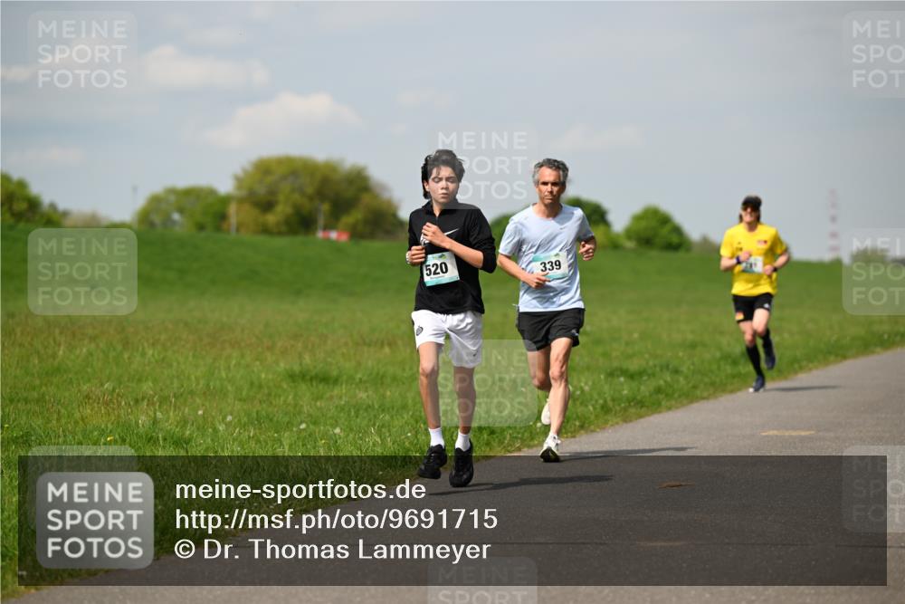 10.05.2026 - 8. Wedeler Halbmarathon Dr. Thomas Lammeyer http://msf.ph/oto/9691715 10.05.2026 11:14:08 Laufen 520, 339 meine-sportfotos.de