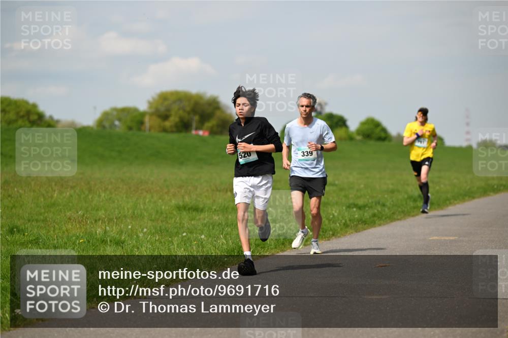 10.05.2026 - 8. Wedeler Halbmarathon Dr. Thomas Lammeyer http://msf.ph/oto/9691716 10.05.2026 11:14:08 Laufen 520, 339 meine-sportfotos.de