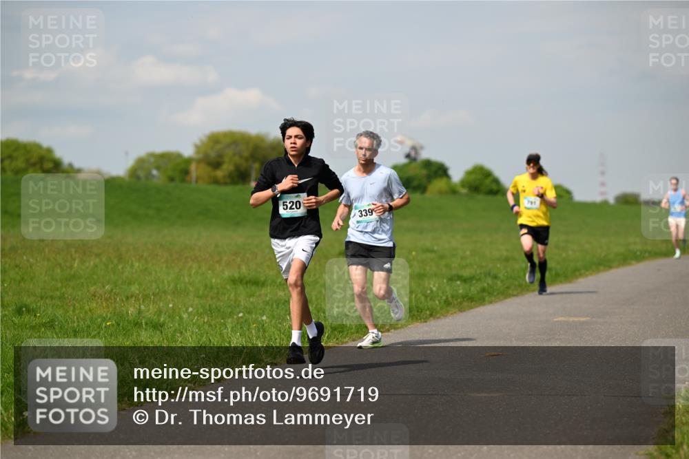 10.05.2026 - 8. Wedeler Halbmarathon Dr. Thomas Lammeyer http://msf.ph/oto/9691719 10.05.2026 11:14:08 Laufen 520, 339 meine-sportfotos.de