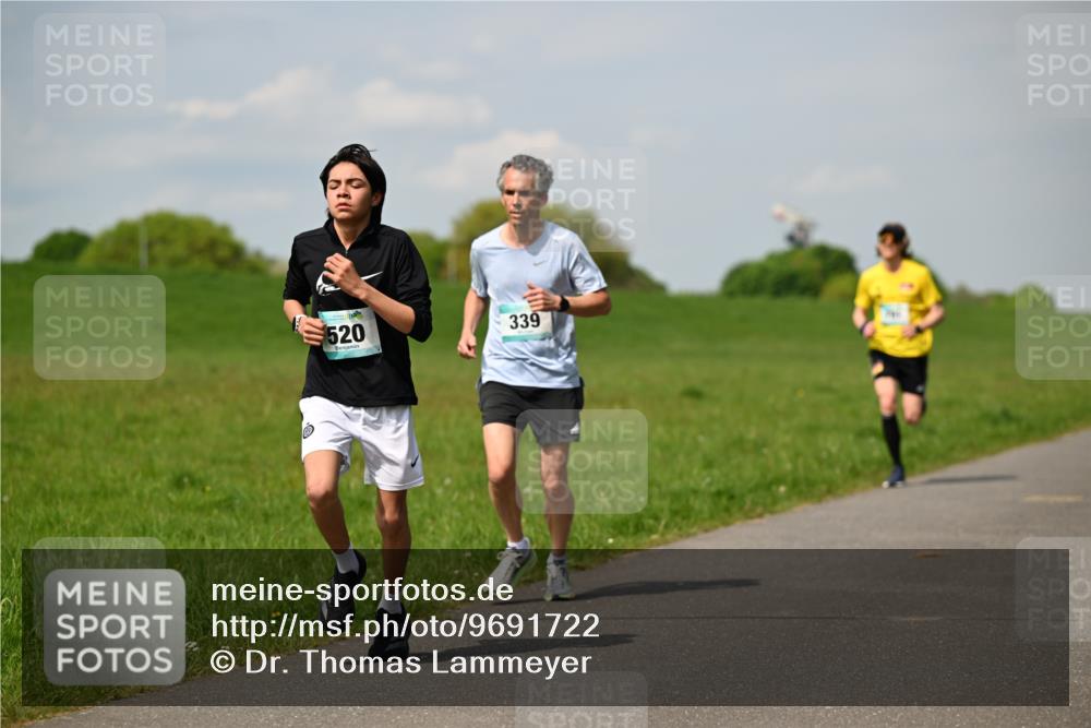 10.05.2026 - 8. Wedeler Halbmarathon Dr. Thomas Lammeyer http://msf.ph/oto/9691722 10.05.2026 11:14:09 Laufen 520, 339 meine-sportfotos.de