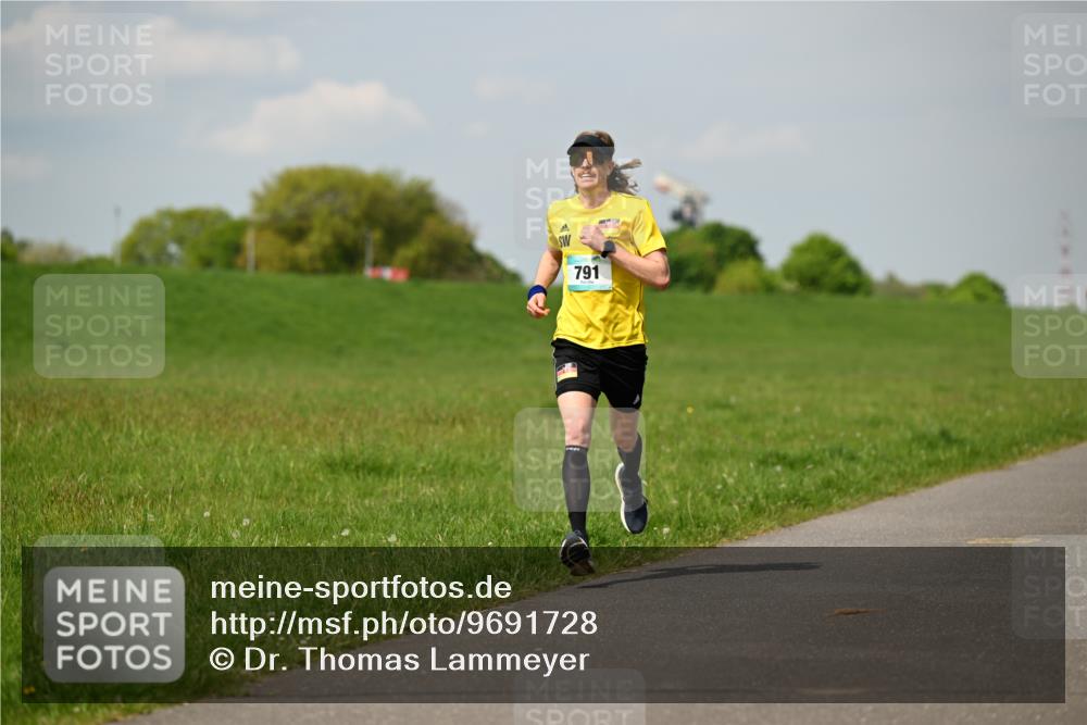 10.05.2026 - 8. Wedeler Halbmarathon Dr. Thomas Lammeyer http://msf.ph/oto/9691728 10.05.2026 11:14:10 Laufen 791 meine-sportfotos.de